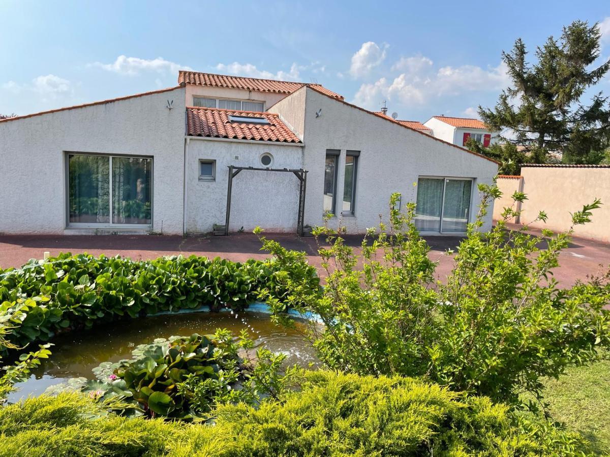 Les Pertuis Rochelais Bed & Breakfast *